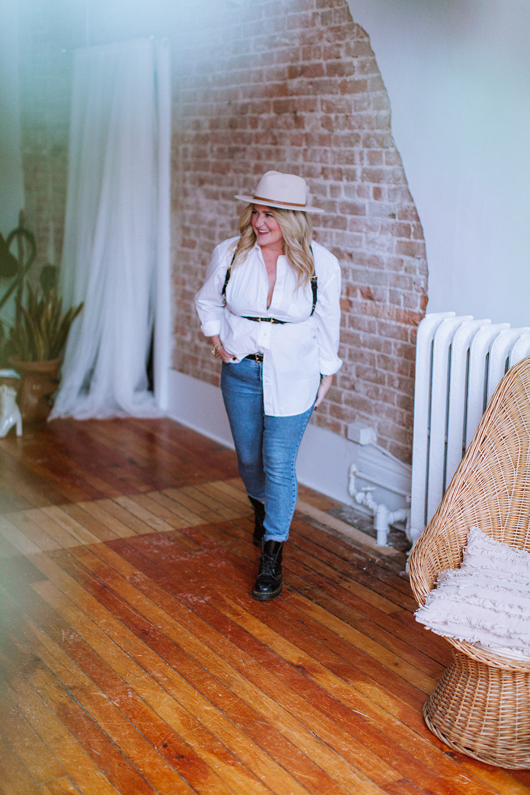 Jennifer Solid Leather Body Harness Strutt